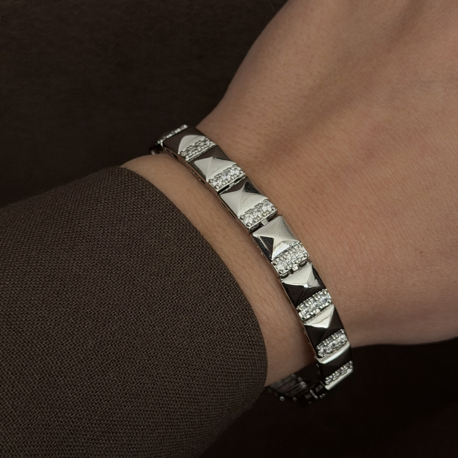 Piramit Model Gümüş Renk Zirkon Taşlı Modern Tasarım Bileklik