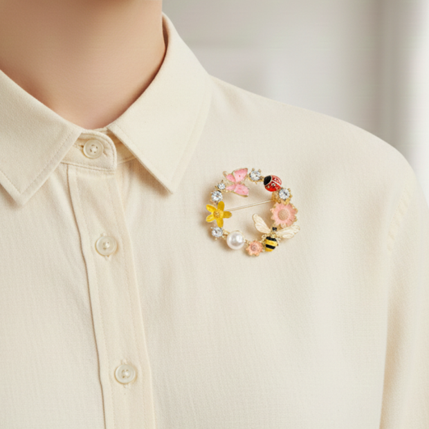 İnci ve Arı Detaylı Çiçek Bahçesi Bahar Çelengi Broş