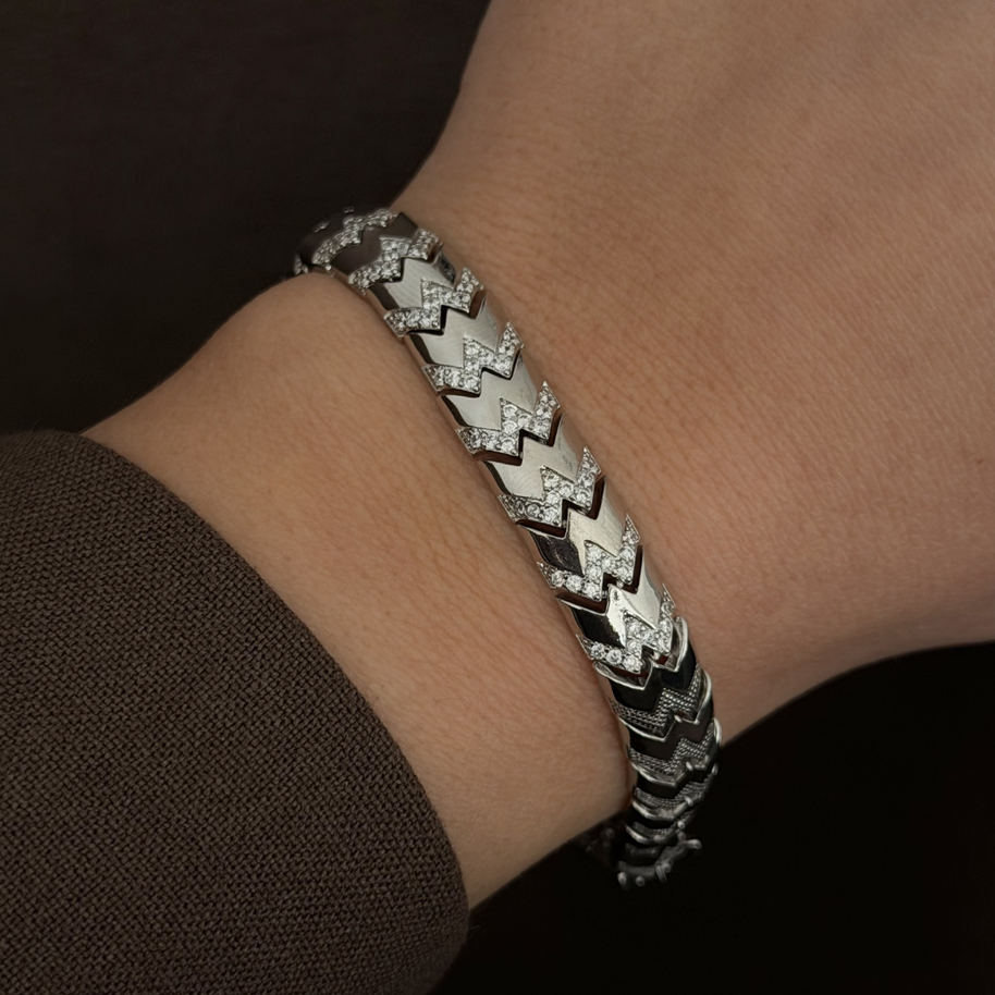 Zirkon Taşlı V Desenli (Zigzag) Baget Model Gümüş Renk Bileklik
