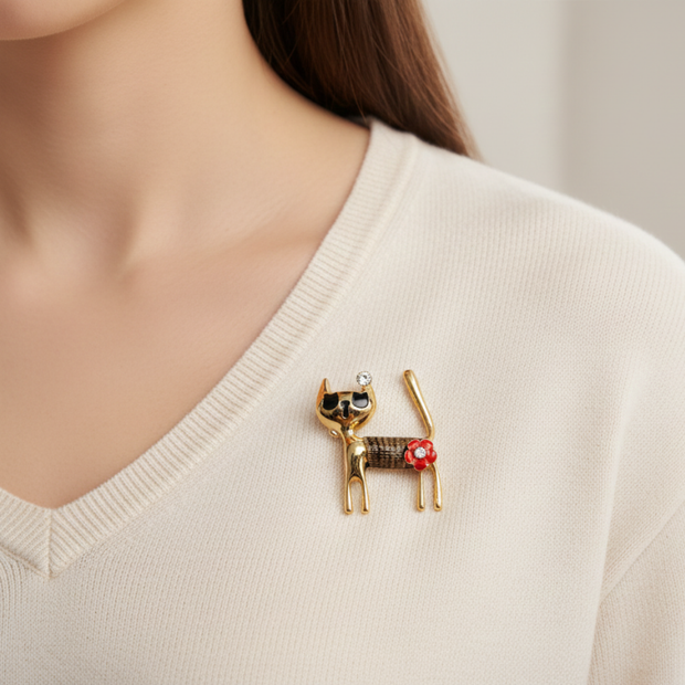 Minimalist Kırmızı Çiçek Detaylı Kedi Broş