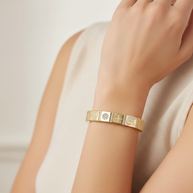Modern Geometrik Kare Tasarım Işıltılı Taşlı Gold Bileklik