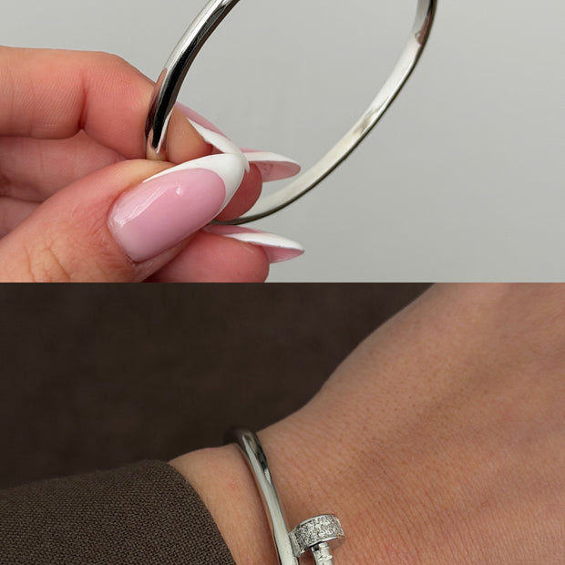 Gümüş Renk Taş Detaylı Çivi Model Kelepçe Bileklik