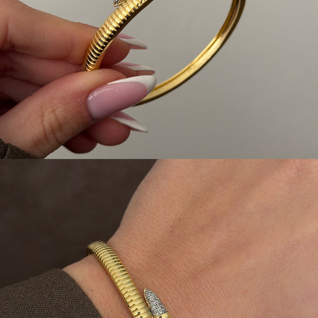 İnce Kanallı İki Ucu Taşlı Sarma Tasarım Gold Kelepçe