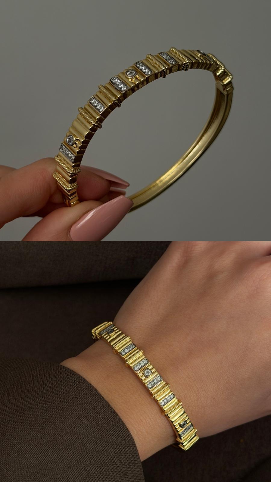 Sıralı Baget Taş Detaylı Modern Gold Kelepçe Bileklik