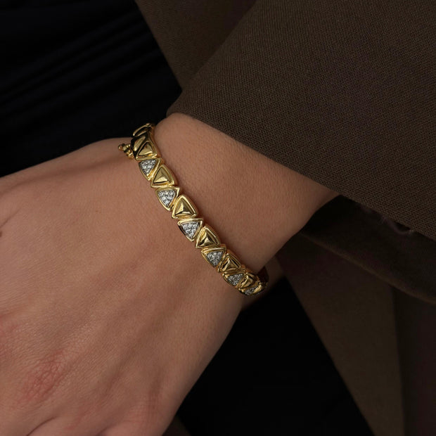 Geometrik Üçgen Motifli Zirkon Taşlı Gold Kelepçe Bileklik