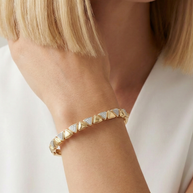 14K Altın Kaplama Geometrik Üçgen Detaylı Kelepçe Bileklik