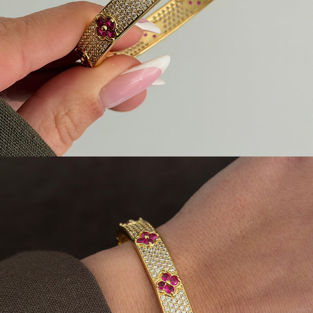 Fuşya Taşlı Çiçek Desenli Full Zirkon Taşlı Kelepçe Bilezik