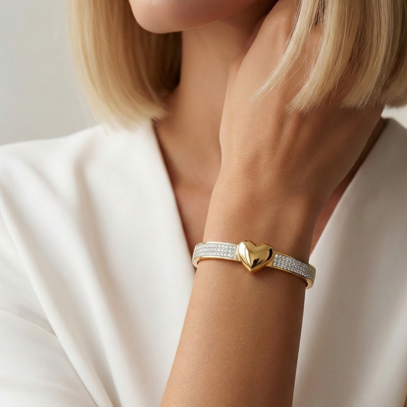 14K Altın Kaplama Işıltılı Kalp Figürlü Modern Kelepçe Bileklik