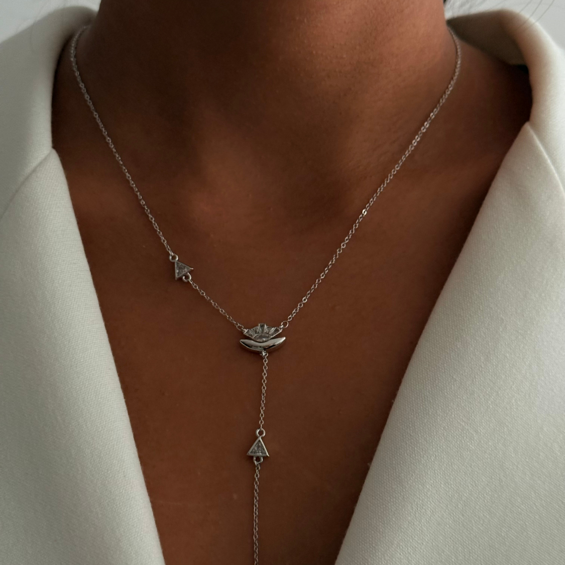 Zirkon Taşlı Lotus Çiçeği ve Geometrik Üçgen Detaylı Silver Y Kolye
