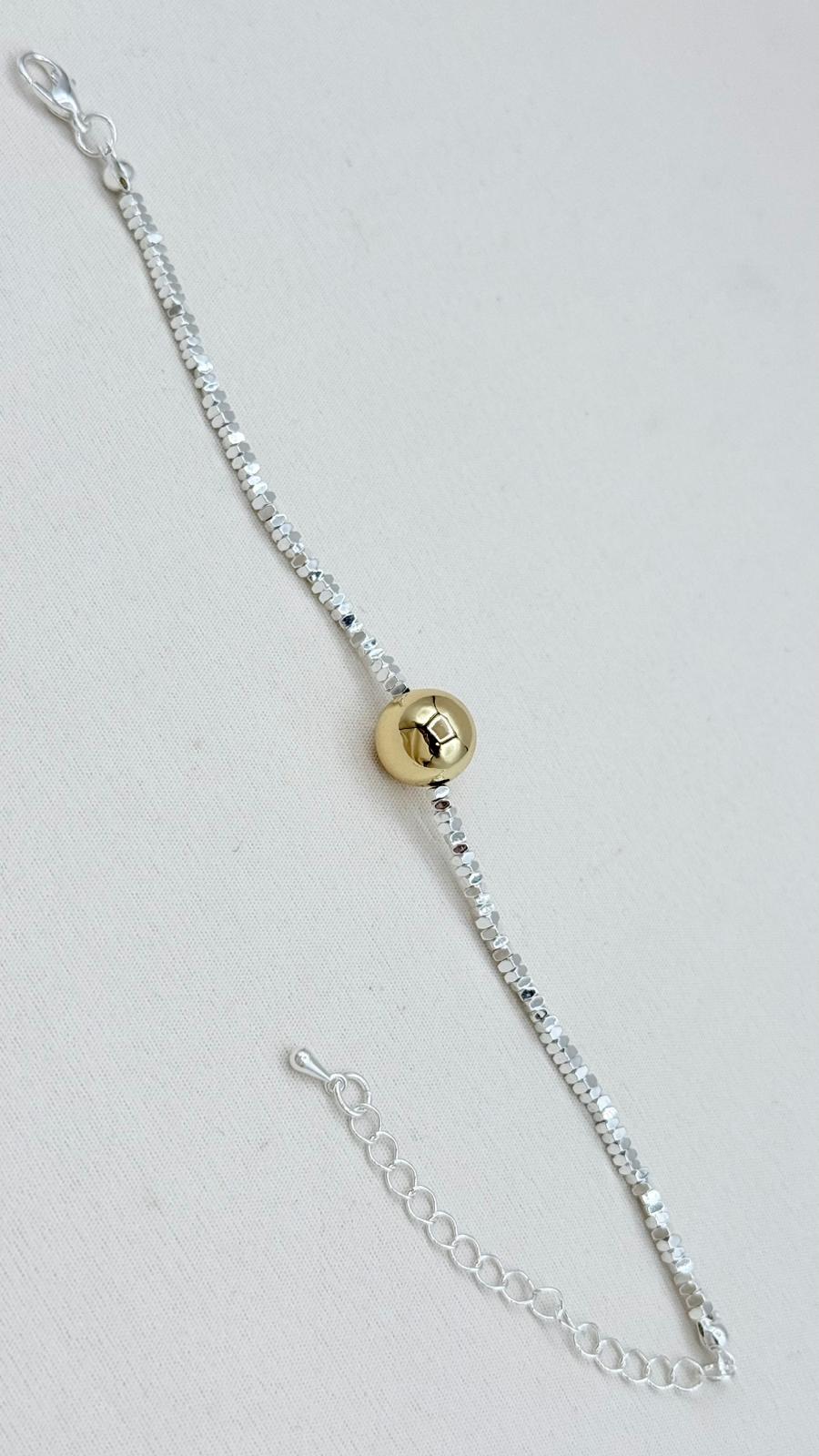 Minimalist Top Detaylı Bileklik
