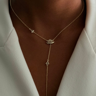 Zirkon Taşlı Lotus Çiçeği ve Geometrik Üçgen Detaylı Gold Y Kolye