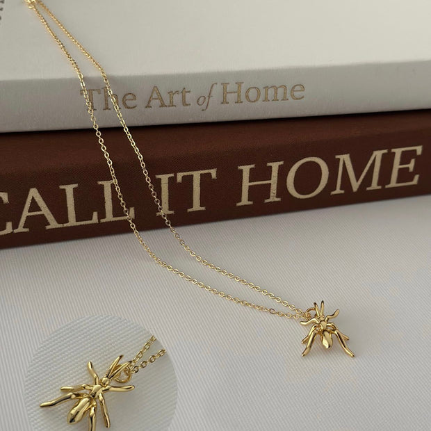 Minimal Örümcek Figürlü Gold Kaplama Zarif Zincir Kolye