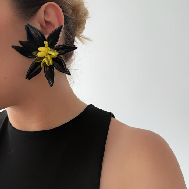 Bottega Model Siyah Çiçekli Gösterişli Kadın Küpe