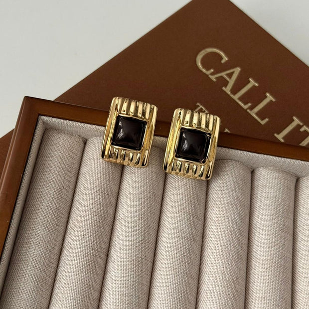 Siyah Kare Taşlı Çizgili Retro Gold Küpe