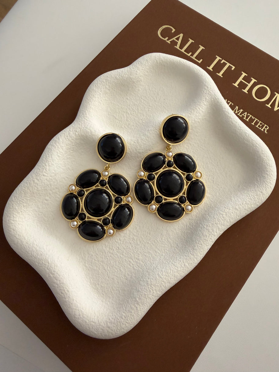 Siyah Taşlı İnci Detaylı Vintage Gold Küpe