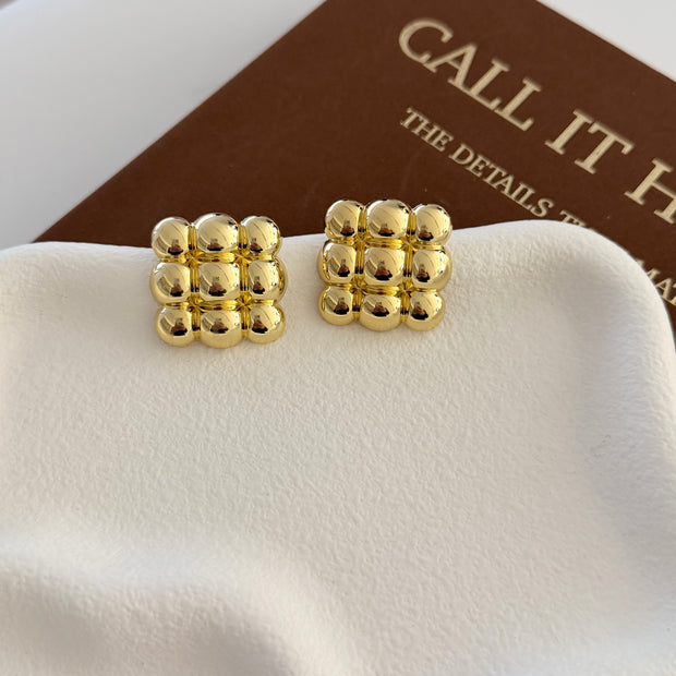 Mango Model Gold Renk Geometrik Kare Kabartmalı Küpe