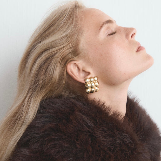 Mango Model Gold Renk Geometrik Kare Kabartmalı Küpe