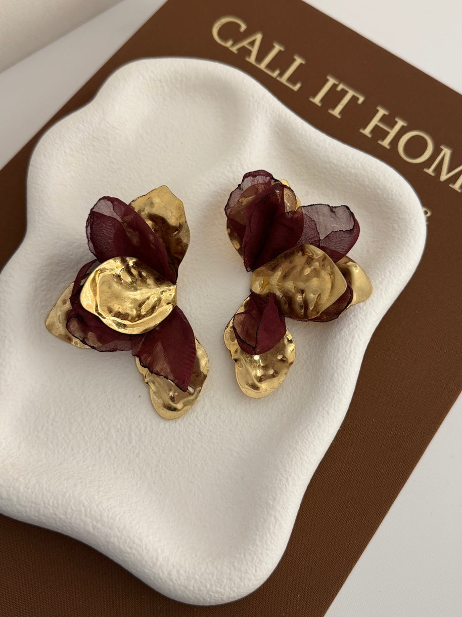Mango Model Altın Renk Bordo Desenli Kumaş Fiyonk Detaylı Kadın Küpe