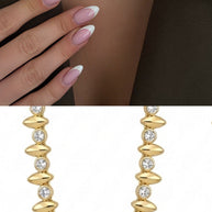 Zirkon Taşlı Modern Mekik Detaylı Choker Kolye