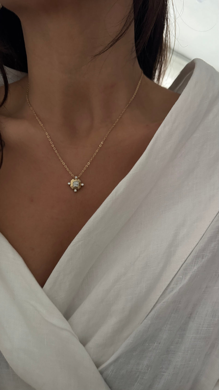 Minimalist Zirkon Taşlı Kare Formlu İnce Zincir Kolye