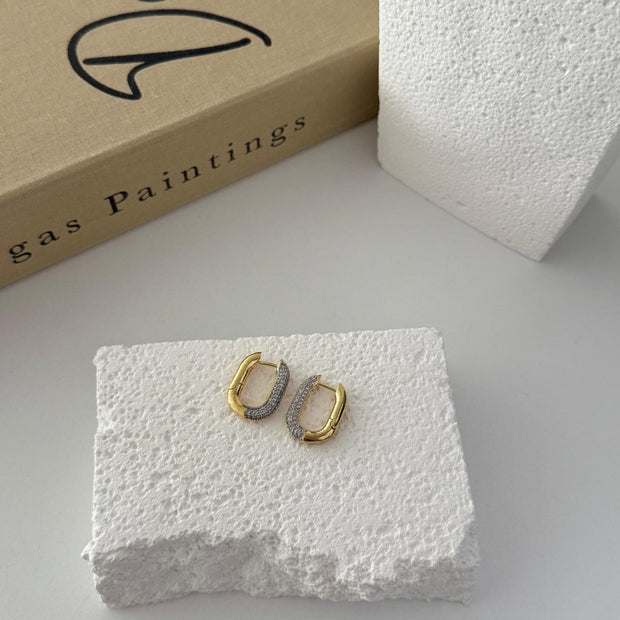 Dikdörtgen U Formlu Yarım Tur Zirkon Taşlı Altın Kaplama Küpe