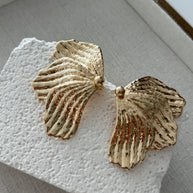 Zara Model Gold Renk Dokulu Vintage Yaprak Küpe